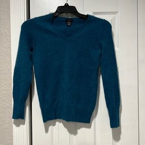 100% Cashmere dark green.  New like condition.